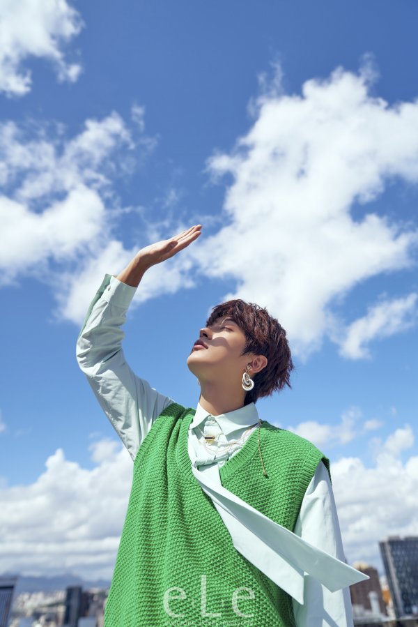 Block B Jae Hyo came to the picture that reveals dreamy charm.The photo, which was accompanied by global Kpop magazine Lee El, was conducted under a clear autumn Sky.In the photo, Jae Hyo looks at Sky and covers the sunlight with his hand.With a light wave hair, he gave points with bold accessories that he had never tried before, and he emanated an aura that digested any concept.Jae Hyos colorful features, which lie on the sofa and stare at the lens, catch the attention of viewers.At the time of shooting the cut, the OK sign fell in two or three times in the field, and the praise of the staff was not stopped.Also on this day, Jae Hyo said in an interview with a message to himself who has walked since his debut, If other members fail, they find me.I go to my house and I can pierce the blocked toilet. Jae Hyos pictorials and interviews, which will be visited by fans with more diverse activities in the remaining 2020, can be found by Lee El through Magazine 2.