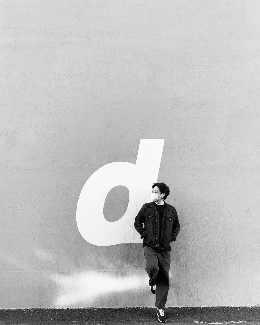 Broadcaster Ryu Dam has been enjoying his recent situation.Ryu Dam posted a picture on his Instagram on the 7th with a short article called D line.The photo shows Ryu Dam leaning against a wall with an alphabet d, which is called D line and caused a laugh.In particular, Ryu Dam said, Since I started Acting last year, I decided to take on various roles, not limited characters. As I went on a diet and collected topics with 40kg weight loss, I caught my eye at once.Ryu Dam signed an exclusive contract with Cyders HQ, an actor management company last year, and appeared on KBS1 Walking on the Flower Road which ended in April.