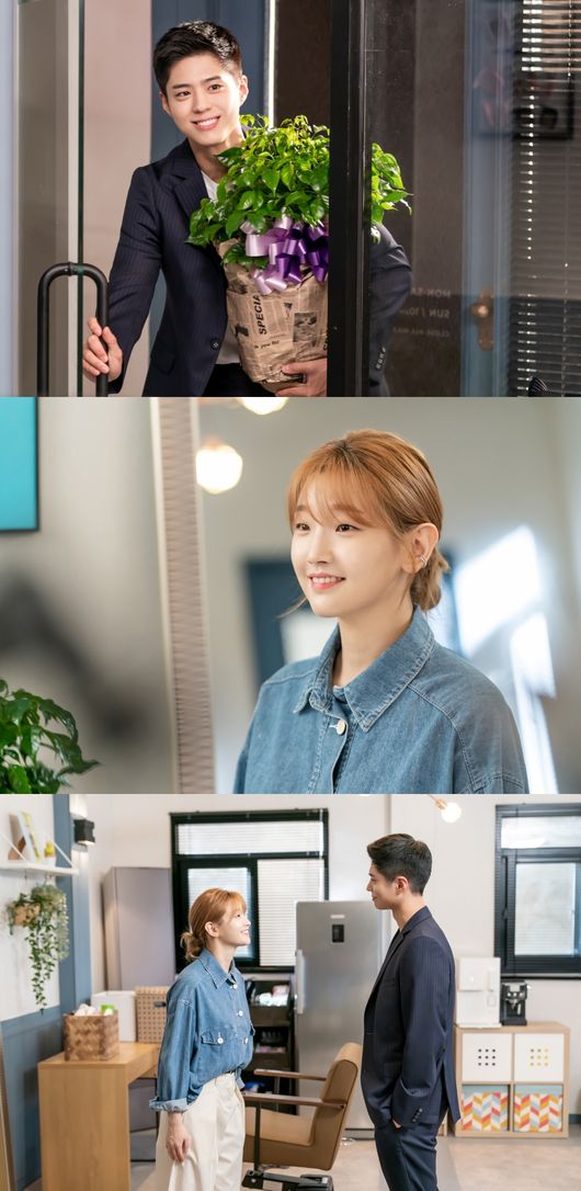 Record of Youth Park So-dam is on the new The Departure line.TVN Mon-Tue drama Record of Youth released the scene of Park Bo-gums express support for Park So-dam on the 11th.The romance of two people who draw more sweet and hard love even in change and Danger raises the excitement.In the last episode, the young people who were at the crossroads of choice were portrayed. Sa Hye-joon won the Best Acting Award, winning the drama The Return of the King. Change and Danger also came.Sa Hye-joon, who opened the Shuth flower path, met an unexpected ordeal and set out to launch a new Top Model by preparing a stable personal makeup shop.In particular, the news of Charlie Jeong (Lee Seung-jun)s death, which was brought to Sa Hye-joon, amplified the curiosity about future development.While unpredictable changes are foreseen, the sweet Sa Hye-joon and the stable in the public photos give a pleasant smile.An Jeong-ha, who has her make-up studio, is full of happiness. Sa Hye-joon, who appeared in a surprise to cheer her lovers new The Departure, was also caught.His fresh smile, which lifts the pot and pulls out his head, causes a heartbeat. Sa Hye-joons friendly eye-tailoring gives a happy smile to the world.The two youths who have confronted the hard reality and have gone straight to the goal, and the images of Sa Hye-joon and Ahn Jung-ha, who are one step closer to the dream, make their hearts pound.In the 11th episode, which will air tomorrow (12th), An Jeong-ha, who is on the new Top Model as a makeup artist, is pictured.Here, Sa Hye-joon is in an unexpected ordeal due to Charlies death, and the love of the two will change.Watch if Sa Hye-joon and An Jeong-ha can overcome many variables and Danger and protect their dreams and love, said the production team of the Record of Youth.Meanwhile, the 11th episode of tvN Mon-Tue drama Record of Youth will be broadcast tomorrow (12th) at 9 p.m.TVN Record of Youth