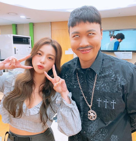 Singer Ailee and This Level have released a friendly two-shot.This level posted a picture on his SNS on the 11th with an article entitled Ailee and Aileeon.In the photo, Ailee showed off her slim face and figure, This level making a cute look next to Ailee.Ailee and This Levels delightful look stands out.Ailee appeared on Naver NOW, Nurigan, which was recently released,
