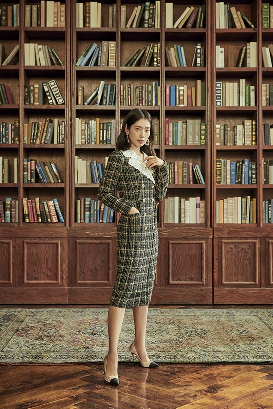 The picture of Actor Park Shin-hye was released.On the 12th, the Brand All in a spin (MOJO.S.PHINE) released a 2020 winter picture with the Brand Muse Park Shin-hye.Last season, which provided romantic autumn sensibility, expressed more intellectual and luxurious beauty under the theme of verve poétique this season.Park Shin-hye has modernized and sophisticated fashion items, and at the same time, he has caught the attention of those who see them as unique elegance.It created a classy winter look, bringing out visuals like a piece of art.