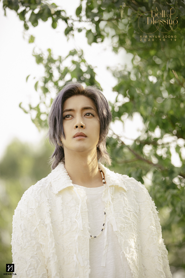 Kim Hyun-joong reveals first Teaser photo of Music albumKim Hyun-joong released two Teaser photos on October 12th, which will give a glimpse of the concept of Music album A Bell of Blessing through the official SNS of Henechia.In the released Teaser image, Kim Hyun-joong, who is in the background of the quiet beach where the lonely autumn atmosphere is felt, is included.With a moist look, Kim Hyun-joong creates a mysterious atmosphere.Kim Hyun-joong, who has captured the public with original music colors such as In a Package Cart, WHY and HAZE, is interested in what emotions and messages will attract listeners ears in this music album.Kim Hyun-joong will perform a new song at the Ranson Concert A Bell of Blessing to be held on October 17th.minjee Lee
