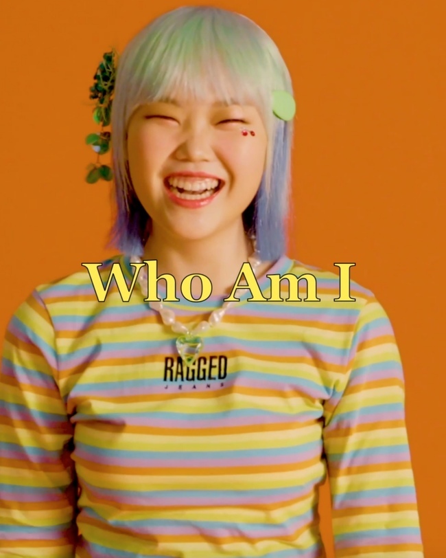 AKMU Lee Soo-hyun Part of the main melody of the first solo single ALIEN (Alien) was released for the first time.YG Entertainment posted Lee Soo-hyuns ALIEN character teaser video (CHARACTER TEASER VIDEO) on its official blog at 9 am on October 12.Lee Soo-hyun in the video caught the attention of the viewer with his unique styling that he had never shown before.From the green nail to the ring with the alien, and the makeup with the same tomboy, it is all different from the AKMU activity.Especially Lee Soo-hyuns cheerful voice was a brilliant narration that stimulated the curiosity of fans.Lee Soo-hyun showed off his confidence, saying, What do I like? I know very well. How to enjoy it.I wonder about the universe these days, he said. I am exploring it in every way I can see, hear, feel, and do.Who am I? and left a strange aftertaste.It is not a direct explanation, but his message was sent to explore his favorite things enthusiastically and find his self.It raises questions about what the lyrics of Lee Soo-hyuns solo song ALIEN will contain.This was not the end. Later in the video, part of the main melody of ALIEN was added to the surprise, and even though it was a short part of about six seconds, the light and exciting sound dug into the listeners ears.ALIEN is a solo song released by Lee Soo-hyun for the first time in six years.AKMU Lee Chan-hyuk made his name in the lyrics and compositions, and he also produced the main production and expected another masterpiece.Lee Soo-hyun appeared in Season 2 of K Pop Star in 2012 and was attracting attention with its clear and clean tone and excellent vocal ability.Since then, he made his official debut as AKMU at YG in 2014, and he has gained great popularity based on his unique sensibility and musical ability, and has become a strong player in listening and listening.