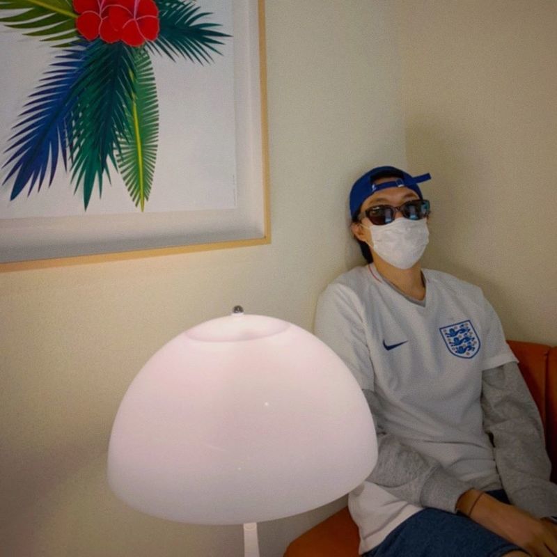 Hyeri Ryu Jun-yeol, Mask + sunglass, even if you go to the boyfriends craftsman Actor Ryu Jun-yeol showed off his warm-hearted boyfriend.Ryu Jun-yeol posted a picture on October 12th without any comment on his personal instagram.Ryu Jun-yeol, who was in the photo, was dressed in sunglass, and doubled his charm with a blue hat on a soccer uniform, especially his father-in-law, who was a warm-hearted visual even if he was covered.On the other hand, Ryu Jun-yeol is in public devotion with Hyeri.park jung-min