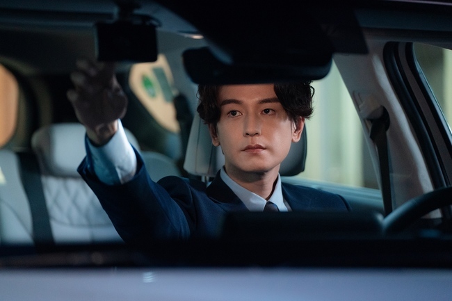 Spy, a heavily armed industry with a bloody charm, is on the show.On October 13, MBCs new tree mini series Spy, which will be broadcasted on October 21, released a still cut of Lim Ju-hwan, Ji Hyun-joon, Jeon Seung-bin and Lee Jong-Won, which emit a bloody charisma.Industrial Spys unfavorable Aura overwhelms the gaze and raises curiosity.Spy, who loved me, draws a thrilling secret romantic comedy of two secret husbands and a woman caught up in spy warfare.The wonderful intelligence of three men and women who can never be together gives a pleasant smile and a thrilling excitement.Director Lee Jai-jin, who showed sensual production through The Banker and My Daughters Golden Month, will hold the megaphone and the script will be directed by Lee Jai-jin.The film is the first drama by Lee Jai-jin, who produced big hits such as The Directors of Namsan, Astronomy: Asking in the Sky, and Miljeong. The production is more focused on the film.While Interpol complete body will be unveiled and Moon Jung-hyuk and hot team play will be announced, Lim Ju-hwan will take off his veil to the industrys secret organization Helmes, adding to expectations.Lim Ju-hwan, Ji Hyun-joon, Jeon Seung-bin, and Lee Jong-Won, who emit breath-stop Aura with only the photo, steal their attention.Derick County, the Asia branch representative of Helmes, is under covert operation under the guise of a diplomatic official.He is a romantic husband to his wife, Kang, and her wife (manner or person), but he does not choose means and methods for business.It is expected to face Kangs ex-husband, who should never meet, and Jeon Ji-hoon (Moon Jung-hyuk), a secret police officer.Peter (Jeon Seung-bin), the second-in-command in the Helmes Asia branch disguised as an international lawyer, is also interesting.A sparking nervous battle with Jang Doo-bong (Ji Hyun-joon), who was kicked out of the accident at Felix, a rival of Helmes, stimulates curiosity.Here, the warm visuals of Helmes youngest child and Derek Countys right-hand man Tinker shake his emotions.His real identity as a classical car restoration specialist is Helmess action leader.Lim Ju-hwan and the new Lee Jong-Won, who will show off the warm brochemi, are interested in the performance.kim myeong-mi