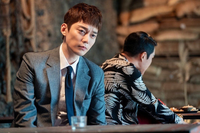 Spy, a heavily armed industry with a bloody charm, is on the show.On October 13, MBCs new tree mini series Spy, which will be broadcasted on October 21, released a still cut of Lim Ju-hwan, Ji Hyun-joon, Jeon Seung-bin and Lee Jong-Won, which emit a bloody charisma.Industrial Spys unfavorable Aura overwhelms the gaze and raises curiosity.Spy, who loved me, draws a thrilling secret romantic comedy of two secret husbands and a woman caught up in spy warfare.The wonderful intelligence of three men and women who can never be together gives a pleasant smile and a thrilling excitement.Director Lee Jai-jin, who showed sensual production through The Banker and My Daughters Golden Month, will hold the megaphone and the script will be directed by Lee Jai-jin.The film is the first drama by Lee Jai-jin, who produced big hits such as The Directors of Namsan, Astronomy: Asking in the Sky, and Miljeong. The production is more focused on the film.While Interpol complete body will be unveiled and Moon Jung-hyuk and hot team play will be announced, Lim Ju-hwan will take off his veil to the industrys secret organization Helmes, adding to expectations.Lim Ju-hwan, Ji Hyun-joon, Jeon Seung-bin, and Lee Jong-Won, who emit breath-stop Aura with only the photo, steal their attention.Derick County, the Asia branch representative of Helmes, is under covert operation under the guise of a diplomatic official.He is a romantic husband to his wife, Kang, and her wife (manner or person), but he does not choose means and methods for business.It is expected to face Kangs ex-husband, who should never meet, and Jeon Ji-hoon (Moon Jung-hyuk), a secret police officer.Peter (Jeon Seung-bin), the second-in-command in the Helmes Asia branch disguised as an international lawyer, is also interesting.A sparking nervous battle with Jang Doo-bong (Ji Hyun-joon), who was kicked out of the accident at Felix, a rival of Helmes, stimulates curiosity.Here, the warm visuals of Helmes youngest child and Derek Countys right-hand man Tinker shake his emotions.His real identity as a classical car restoration specialist is Helmess action leader.Lim Ju-hwan and the new Lee Jong-Won, who will show off the warm brochemi, are interested in the performance.kim myeong-mi