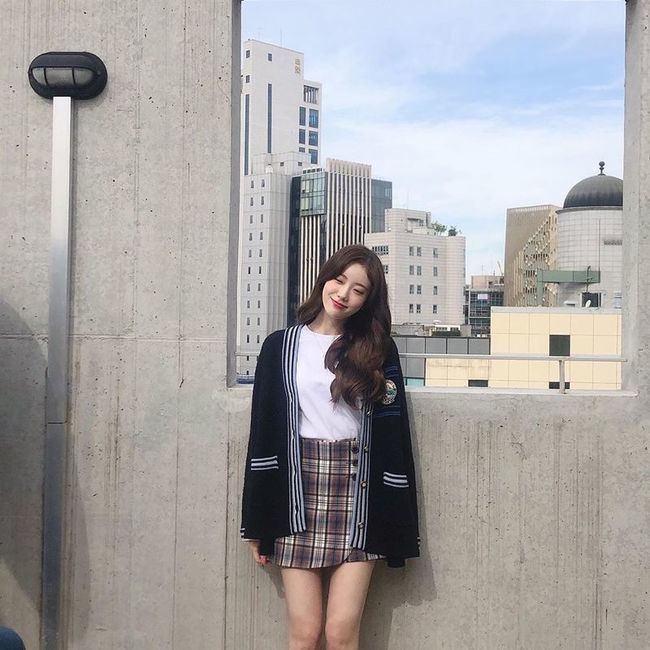 WJSN LUDA wears neat Preppy Outlook Sweet Explosion Girl group WJSN member LUDA announced the current situation.LUDA posted two photos on October 13 with an article entitled Star Road on his instagram.In the open photo, she is posing in a space that looks like a rooftop. She is wearing a neat Preppy Outlook and boasts a youthful charm.LUDA formed the unit WJSN Little Little with WJSN members Da-young, Su-bin and Summer; and is active as its debut song (Hmph!) released on the 7th.ideal land