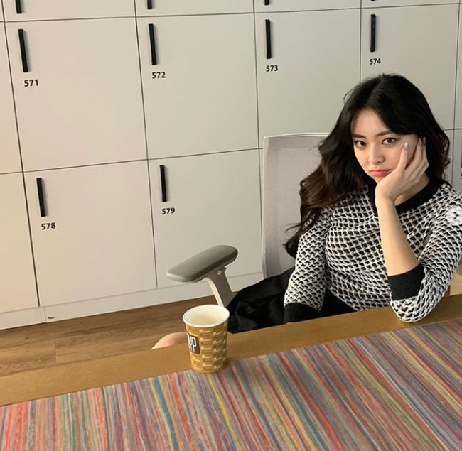 ITZY (Not) Yuna, coffee with JYP full of Love affair namdala Yuna, a member of the girl group ITZY (Not), shared the recent experience of relaxing in the JYP building.On The 14th, yunas photos were posted on the official ITZY (Not) social media, along with the words Believe and quickly with fan love.In the photos released, Yuna poses in a variety of poses with prettiest visuals. Yunas love of JYP attracts attention, especially when a cup of coffee is held with the JYP logo on it.On the other hand, Yunas ITZY (Not) showed off the majesty of the Oversawall girl group in September, achieving 4 consecutive 100 million views with the music video Not Shy (Nat Shai).As a result, ITZY has four billion views, including Daladala and ICY (ICY) and WANNABE, followed by Not Shy. Captured Not SNS