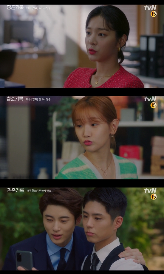 In the TVN monthly drama Record of Youth broadcasted on the 13th, Lee Sang Yi was shown on the affection front of Sa Hye-joon (Park Bo-gum) and Park So-dam.On the day of Record of Youth, Sa Hye-joon learned that his ex-girlfriend, Jung Ji-ah (Sul In-ah), is going to solve his rumors of sexual minorities.Sa Hye-joon was angry with Won Hae-hyo (Byeon Woo-seok), who contacted Jia, and eventually the two argued.At that time, he was broadcasting a real-time YouTube broadcast titled Confessions, which stabilized him and Sa Hye-joon, who confessed that they were lovers and were determined to end the rumor of sexual minorities.However, he was contacted by Sa Hye-joon late on, and found out that his ex-girlfriends interview was released. He could not hide his calm and could not help but finish the broadcast awkwardly.The two Alcondalkong home dates turned into a place of regret, saying I love you to each other, but I had to go to Jias interview.Why do not you discuss this first with me when these things happen? Why do I make you think about things alone?So, Sa Hye-joon said, I want to show you only good things and know only good things. He said, I am your child.Sa Hye-joon said, Its okay because its not true, but I hope you do not know your family and you.I feel self-esteem that the people I love know my evil. Then, he said, Those you love want to share your pain together, but if you hide it, it is sad.So, Sa Hye-joon grabbed both hands of An Jeong-ha and confessed once again that I love you more than you think.However, Ahn Jeong-has distraction continued. Kim Soo-man (Bae Yoon-kyung) found out that he and Sa Hye-joon had noticed their love.There, the distance between Sa Hye-joon, who became a superstar, and the closeness of actress Jin Seo-woo (Lee Sung-kyung) and Sa Hye-joon, who are breathing together, shook the heart of Ahn.I felt a sense of loneliness that I was alone on a rainy day, and I called Sa Hye-joon because I remembered that Park Bo-gum promised to call me on a rainy day in the early days of love.However, Sa Hye-joon did not answer the phone and Won Hae-hyo appeared and took him home.On a rainy night, there was a meaningful airflow between Won Hae Hyo and Ahn Ha, who were facing each other alone, and the audience wondered whether the close triangle relationship would begin.On the other hand, Record of Youth is broadcast every Monday and Tuesday at 9 oclock./ Photo = TVN Record of Youth broadcast screen