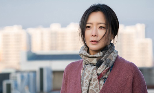 In SBSs drama Alice (playplayplay by Kim Gyu-won, Kang Cheol-gyu, Kim Ga-young/directed by Baek Soo-chan/production studio S), Kim Hee-sun is a junior to the Center of Time Park Sun-young and genius physicist Yoon Tae-yi, who is in his 20s, 30s and 40s of two characters, It shows a wide range of Acting spectrum that is colorless even in the reverse.First, Kim Hee-sun captured viewers by taking each character in three dimensions according to time and space.Kim Hee-sun, who has been in the past to find the early prophecy, exploded the mysterious and secret atmosphere of the Future scientist who built the system.Kim Hee-sun, who has been divided into Park Sun-young in his 40s since then, has been a mother who has raised her son alone for many years with the secret of Journey to the Center of Time.Furthermore, when physicist Yoon Tae-yi was attracted to viewers with his dignified and rigid appearance.Each character built up by Kim Hee-sun has since made it possible to make Journey to the Center of Time in Alice.In particular, Kim Hee-sun, who left Journey to the Center of Time for the first time in the past, recognized that a huge incident occurred to Yoon Tae-yi with his shaking pupils and anxious eyes, and furthermore, after hearing the news of Park Jin-gums death, he burst into tears of viewers.Also, at the moment when Park Jin-gum left Journey to the Center of Time, Kim Hee-suns eyes met him to notice whether it is now or past.Above all, Yoon Tae-yi and Park Sun-young faced each other in the last 12 endings and overturned A house theater.Despite the same face, the eyes, the tone and the atmosphere were completely different, and in fact, two completely different characters were mistaken for facing each other, giving them extreme immersion.It was a short scene, but it was the moment when Kim Hee-suns acting interior shined properly and raised questions about future development.As such, Kim Hee-sun completely separated each character with excellent and delicate acting ability, not only Journey to the Center of Time, but also the recall gods appearing in the middle of the play, and dramatic moments between various time and space.Meanwhile, SBS Alice, which is waiting for Kim Hee-sun to be attracted to viewers in any space-time area, can be seen every Friday and Saturday at 10 p.m. Photos provided = SBSbong-gyu bak