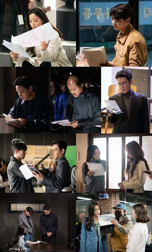 The secret to Alice Actors Hot Summer Days has been revealed.SBS Golden Earth Drama Alice (played by Kim Gyu-won, Kang Cheol-gyu, Kim Ga-young, and director Baek Soo-chan) is a human SF depicting the magical Journey to the Center of Time of a man who lost Feeling, a woman who resembles a dead mother.It is leading the favorable reception that it combined the fantasy material called Journey to the Center of Time with Human drawing human Feeling, and created SF Drama that anyone can deeply immerse in.At the center of this Alice is Actors Hot Summer Days.It is a deep drawing of the powerful Kahaani and human elements of Alice with powerful energy, concentration, and detailed expressive power.Actors When you move into acting, you are in love with Alice.To this end, Alice Actors said that she did not put the script in her hand throughout the filming and repeatedly worried.Inside the behind-the-scenes photo released by the production team of Alice on October 15, it shows Alice Actors preparing to shoot together.Kim Hee-sun (Yoon Tae-i/Park Sun-young), Joo Won (Park Jin-gyeom), Kwak Si-yang (Yoo Min-hyuk), Idain (Kim Do-yeon), Kim Sang-ho (Ko Hyung-seok), Choi Won-young (Seo Oh-won) and others.Actors are all focused without releasing the script from their hands even when the camera is not running.Kim Hee-sun in the photo is watching a script full of fluorescent pen marks: Kim Hee-sun, who boasts a wide spectrum of smoke, digesting two roles in Alice.Her efforts are all over the place. Joo Won is also focusing on the script with his unwavering eyes.It is also impressive to rehearse with Choi Won-young while watching script.In addition, Kwak Si-yang, who shook the hearts of many female fans through Alice, Kim Sang-ho, who had a heartbreaking death in the last broadcast, and Choi Won-youngs script love, which overturned A house theater with a powerful reversal, attracts attention.In this regard, the production team of Alice is a drama that combines SF and human.As much as Actors had to do acting that he had not done before, and he had to express deep Feeling.Alice Actors always focused on Kahaani and characters and played Hot Summer Days.It seems that Alice was able to be more immersed thanks to Actors passion to not always put the script out of his hand.All of the crew are thanks to you. SBS offer