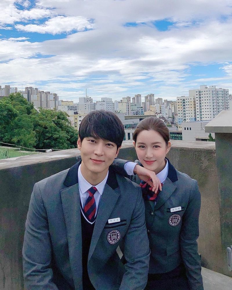 Actor Joo Won and Lee Da-in encouraged SBS gilt drama Alice to watch.Lee Da-in posted a picture on his instagram on October 16 with an article entitled Todays High School Student Jin-gum x Do-yeon.The photo shows Joo Won and Lee Da-in in uniform, both smiling brightly at the camera, their cheerful atmosphere catching their attention.