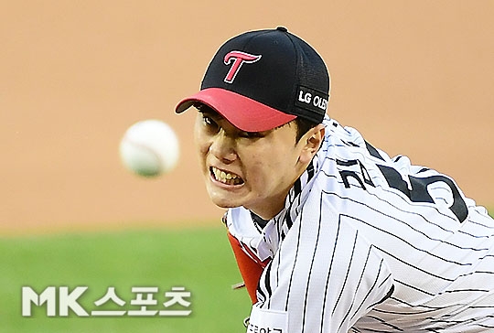 The LG Twins, which are in the midst of competition, are delighted to see the Mound young blood.Thats the presence of second-year left-hander Nam Ho (20), new right-hander Lee Min-ho (19), and left-hander Kim Yun-stock (20) this year.South Korea will start the 2020 KBO League KIA Tigers at Seoul Jamsil-dong Baseball Stadium on the 17th.Namho made his debut as a starter against NC Dynos on the 11th, which was last Sunday; Namho is right on date, but Lee Min-ho should come out in order.LG has started Ryu Won-seok (31) in the game against the resignation Lotte Mart Giants on Tuesday, and the starters will rest more than Haru.Lee Min-ho will be the starting player for the KIA match on Wednesday.(Lee) Min-ho took a 10-day break with (Chung) Chan-heon and delayed Haru even more, Ryu said before the game.Kim Yun-stock, who started side by side in the first and second rounds of double headers with NC on the 10th with Lee Min-ho, is the key.Ill talk to Choi Il-eon, PitcherKochi, but if Nam-ho doesnt like the early days, (Kim) Yoon-sik will go right behind us, Ryu said carefully.LG beat the game 9-0 with Casey Kellys six-inning scoreless pitch and the explosive power of the batters.However, the designated hitter will be Hyun-soo Kim (32).Hong Chang-ki (center field) - Oh Ji-hwan (short field) - Lee Hyung-jong (left field) - Hyun-soo Kim (nominated hitter) - Chae Eun-sung (right fielder) - Kim Min-sung (third baseman) - Yang Seok-hwan (first baseman) - Yu Kang Nam (capture) - Jung Joo-hyun (second baseman).I thought about making a catcher Lee Sung-woo, but Yu Kang Nam is going to have to go out all three games in a row, so I dropped it early yesterday, Ryu added.