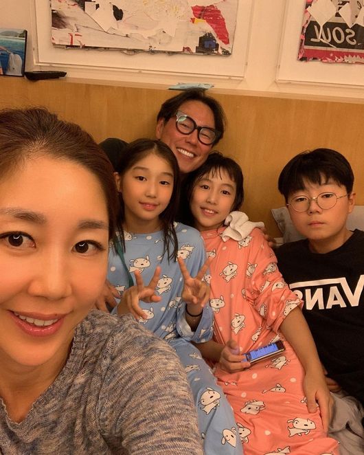 Singer Yoon Jong Shin came down from Jirisan and celebrated his 52nd birthday with his wife, Jeon Mi-ra and three children.On the 17th, Jeon Mi-ra told his SNS, I have been collecting pocket money for my Father who came up today, but Lime bought a Cake at the time of the school break, and went to the flower shop in front of the house to buy flowers and prepared for my father.It was really big. Lao said he didnt buy anything.I am not the fourth nephew of Ahn Tae-oh on October 15th birthday of my fathers birthday Yoon Jong-shin, he added.In the video released together, Yoon Jong Shin is turning off his birthday Cake with the celebration of his three children and his nephew.He also released a picture of all the family members of the United States, saying, My brother did not know that he bought flowers and went to the flower shop and tried to buy flowers.My brother bought flowers and asked me if I was buying them again, so I thought he bought them, so I just bought Cakes, and its nice to have a flower shop next door.MeanwhileYoon Jong Shin and Jeon Mi-ra married in 2006 and held their first son, Raik, in 2007. Then, they gave birth to their second daughter, Lime, in 2009, and their third daughter, Rao, in 2010.jeonmira SNS