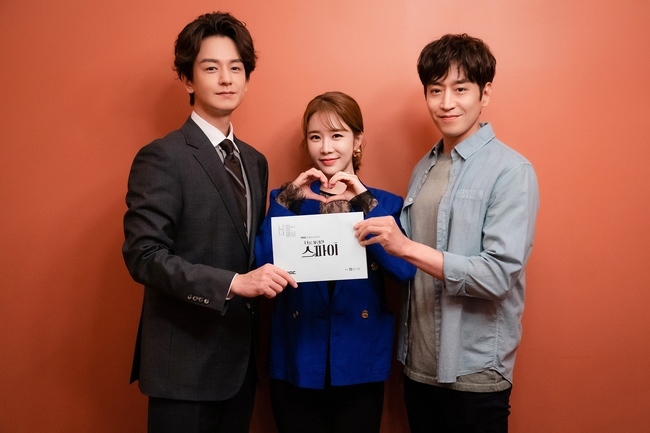 Actor Moon Jung Hyuk, Yoo In-na, and Lim Ju-hwan delivered the first broadcast of Spy who loved me.On the 19th, two days before the first broadcast, MBCs new tree mini series Spy (director Lee Jai-jin, playwright Lee Jai-jin, production writing and drawing), which will be broadcasted on October 21, released the Sweet watchpoint, which Actors themselves revealed.Spy, who loved me, draws two secret Husbands and a secret romantic comedy by a woman caught up in spy warfare.The wonderful intelligence of three men and women who can never be together gives a pleasant smile and a thrilling excitement.Director Lee Jai-jin, who showed sensual production through The Banker and My Daughters Golden Month, will hold the megaphone and the script will be directed by Lee Jai-jin.It is more focused on the fact that it is the first drama by Lee Jai-jin, who produced big hits such as Namsans Directors, Astronomy: Asking in the Sky, and Miljeong.Above all, the exciting meeting of Loco craftsman Moon Jung Hyuk, Yoo In-na and Lim Ju-hwan can not be missed.Moon Jung-hyuk announces the return of Loco King, which is a former Husband of the beautiful soul of the soul and a secret agent of Interpol disguised as a travel writer.Moon Jung-hyuk said, I was in the drama with the trust of Lee Jai-jin, who wrote a big movie.The script was as fun as expected, and I hope viewers will see it. The point of view that Moon Jung-hyuk pointed out is a pleasant chemistry of new characters.The charming strong beauty, the former Husband Jeon Ji-hoon, and the subtle ensemble of the current Husband Derek prefecture are the best observation points, he said.It is professional, but the team chemistry of the cute Interpol will add fun, he said.Yoo In-na, a Bon-To-Bi Lovely, turns out to be a different transformation by playing the role of wedding dress designer Kang Beautiful, which is a constitution (?).He plays hard-carry with two men with secret secret secrets, former Husband Jeon Ji-hoon, and current Husband Derek, an industrial spy, and two men with wonderful secrets.Yoo In-na said, Kahaani, which has an unpredictable suction power, is the biggest point of view. The stories of each character are also attractive, so it is a drama without a point to throw away for a moment.It is a work that adds romance full of excitement, action full of Sreelekha Mitra, and pleasant comic, so many people can enjoy it.I would like to ask for your interest and love. Park Su-in