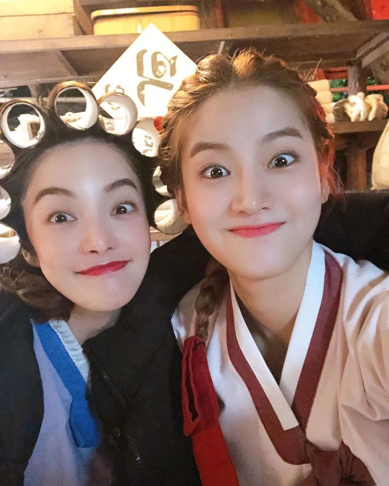 Actor Hwang Bo Ra has boasted of his friendship with Park Joo-hyun.Hwang Bo Ra posted a shot of KBS 2TV monthly drama Zombie 2: The Dead are Among UsMonk on personal SNS on October 19th.In the photo, Hwang Bo Ra and Park Joo-hyun are wearing a hanbok and making a comic look.Hwang Bo Ra, along with the photo, said: My beloved brother, Sunji and Bucca.Zombie 2: The Dead are Among UsMonk As the Joseon Dynasty, he added, foreshadowing future developments.Park Su-in
