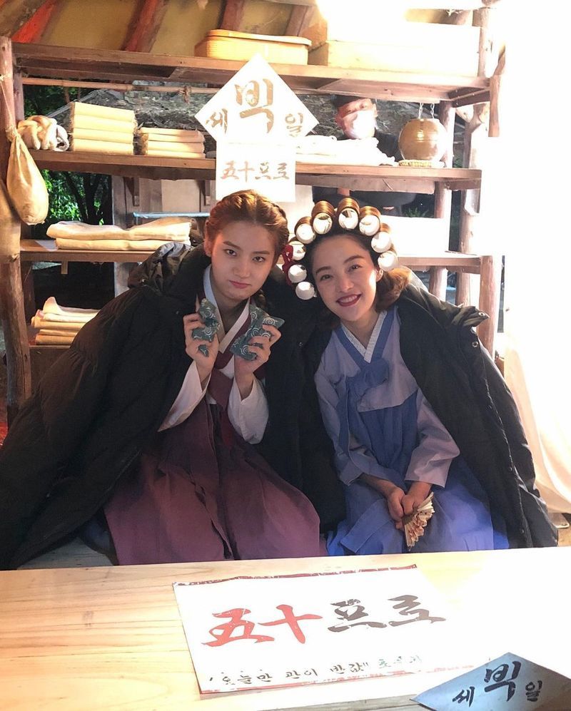 Actor Hwang Bo Ra has boasted of his friendship with Park Joo-hyun.Hwang Bo Ra posted a shot of KBS 2TV monthly drama Zombie 2: The Dead are Among UsMonk on personal SNS on October 19th.In the photo, Hwang Bo Ra and Park Joo-hyun are wearing a hanbok and making a comic look.Hwang Bo Ra, along with the photo, said: My beloved brother, Sunji and Bucca.Zombie 2: The Dead are Among UsMonk As the Joseon Dynasty, he added, foreshadowing future developments.Park Su-in