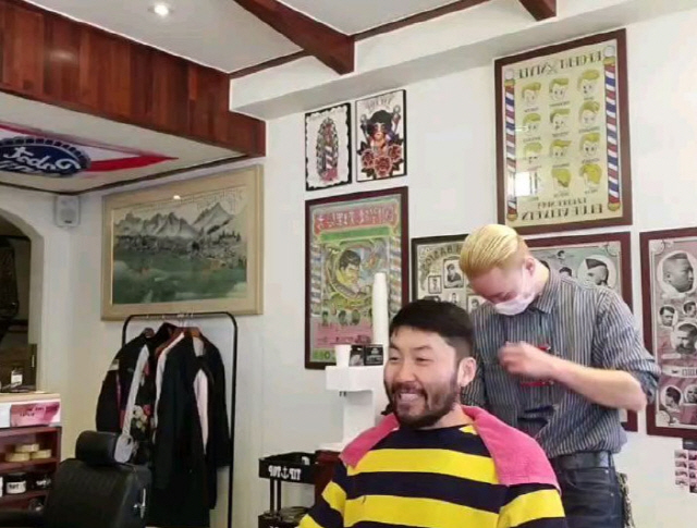 Noh Hong-chul told his Instagram on the 20th, # Noh Hong-chul # Noh Hong-tal # Hair Bolife # At first glance # Sam Hammington # I do not have anything # William Bentley # I am a big mouth # I am a big man.And posted several photos.The photo showed Noh Hong-chul receiving a haircut and a shave from a barber; his hair and beard were neatly arranged.The neat appearance of Noh Hong-chul attracts attention.On the other hand, Noh Hong-chul is appearing on MBC Save me Holmes.