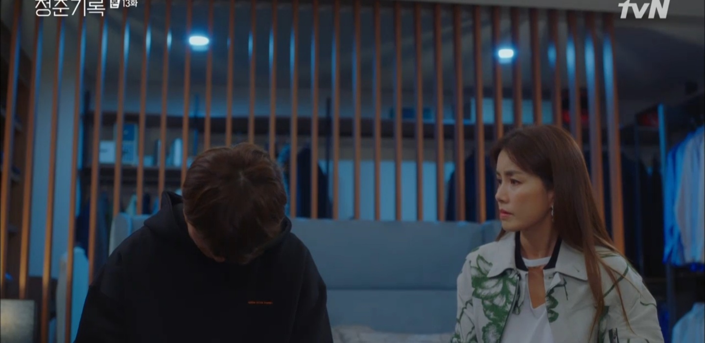 The love front between Park So-dam and Park Bo-gum is at stake.On the 19th, TVNs Record of Youth, a scene of exhaustion was broadcast as time for Park Bo-gum and Park So-dam decreased.Hye-joon was troubled by rumors of his love affair with Jin Seo-woo (Lee Sung-kyung). Hye-joon ran to Jeong-ha and explained, Its just between friends.Hye-joons article, which is determined by Hye-joon, said that he does not see entertainment articles for mental health. He said, I believe you, I believe what you showed me, I believe you told me.Hye-joon replied, Lets eat with my mother. My mother wants to buy you rice.Lee Tae-soo (Lee Chang-hoon) wanted to bring Hye-joon, who became a superstar, to his agency. Tae-soo approached Hye-joons brother, Sa Kyung-joon (Lee Jae-won).Taesu said, I was in a model agency, but I was independent because I could not do well. I worked hard to raise the company.Taesu was possessed by the theory of giving a gift certificate and giving half of the down payment.Hye-joon was angry at Kyung-joon because he thought he received a gift certificate, but Kyung-joon refused. Kyung-joon said to Tae-soo, If you have anything to pay him, give it to him.I was fraudulent, so I would have received it in the old days, but it became strict. Hye-joon, who was angry, went to Tae-su and warned, Did you forget what you did to me? I hope you dont come near me. Dont approach my family.Park Do-ha (Kim Gun-woo) suspected that he had bought the Followers with money, saying that the number of Insta Followers in Hae-hyo was excessive.I liked you, but I decided to like you more. He said, You are not Friend yet. Lets do this. Haehyo asked her mother Kim I-young (Shin Ae-ra) Did my mother manipulate my followers? And Lee Young-eun admitted it purely.I told you to make it work on my own. I said respect it. Look at people. Embarrassment. How can I live with my head?Haehyo was stressed when her mother and her neighbors compared her to Hyejun.Lee Young-eun, her husband Won Tae-kyung (Seo Sang-won) was hit with a pillow and said, Its all because of you. I told you to send Haehyo Private Elementary School.On the other hand, Hye-joons former woman, Friend Jung Ji-ah (Sol In-ah), will take charge of Hye-joons complaint against the evil spirit.The problem is that he received a complaint from Akpler to become a member of the Kyongjun who commented on attacking Akpler.As soon as she saw Jeongha, she shouted, I passed, and Haehyo introduced me to you.I believe in someone my brother credits for, he explained.Thats a bad idea, I want to be selected for my skills, said Jeong, who was embarrassed. I saw Jung Has YouTube video and said I did not doubt my skills.Hye-joon, who watched the two peoples calls next to him, felt uncomfortable.Hye-joon went to Jeong-has house to see Jeong-ha for a long time. He was anxious to say, Do not come home in the future.Hye-joon said that he could meet comfortably if he had a public relationship, but he was asked if he would relay the love situation he decided.He said, What do you do when you break up with you? Hyejun asked, Are you going to break up with me?Im doing my best. You should be happy to see it for a second. Are you happy? But youre like your fathers generation.I work without my life to feed my child. At that moment, the manager called Hye Jun came to me and said, I have to go to work with a resigned face.Another incident occurred to Hye-joon, who had a complicated head, and the article that Charlie Chung last contacted Hye-joon before making an extreme choice.Viewers are paying attention to how the twisted thread will be released around Hyejun.iMBC  Screen Capture tvN
