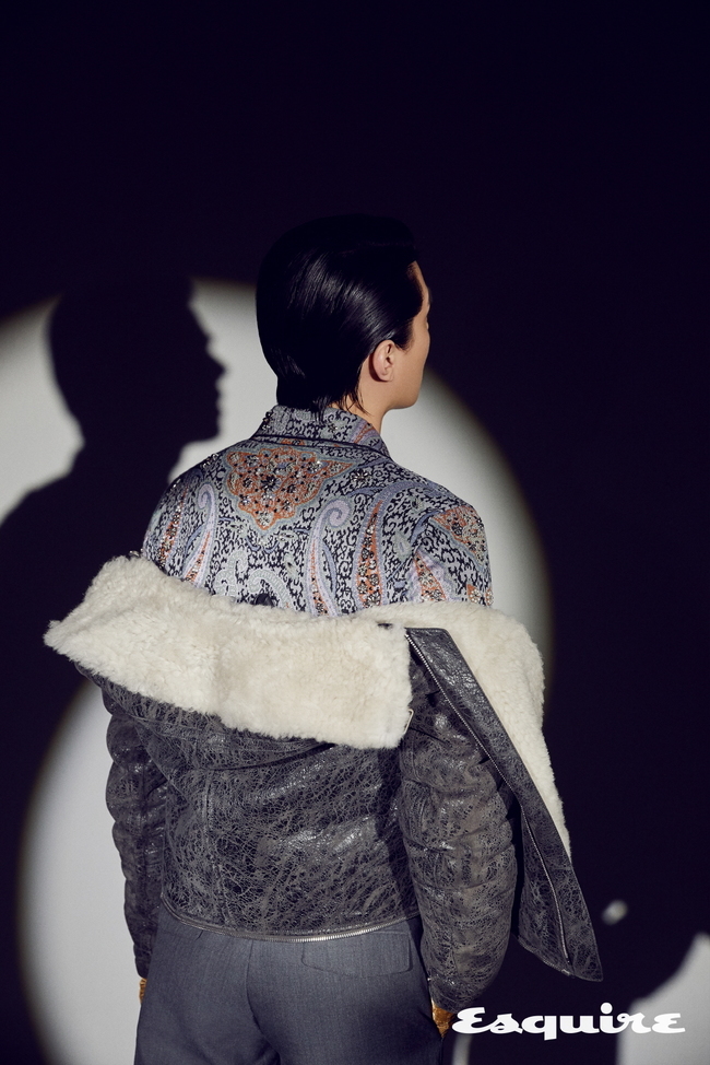 EXO Sehun reveals extraordinary interest in fashionSehun recently filmed fashion images and pictures with the mens lifestyle fashion magazine Esquire and the global fashion brand Dior Man.Sehun in the picture naturally digested any costumes thanks to his solid body shape and exercise.In addition, even if it is expressionless, the charismatic appearance that emits is often admired by those gathered on the set.Also, thanks to his elegant movements and poses, he was able to find images and other charms in the images.Sehun recalled the time when he became interested in fashion, saying, I was interested in playing color match in a mini interview after the filming.When asked how to wear it, he said, I usually prefer stage costumes and other comfortable clothes. He raised his daily appearance and curiosity about fashion.Park Su-in