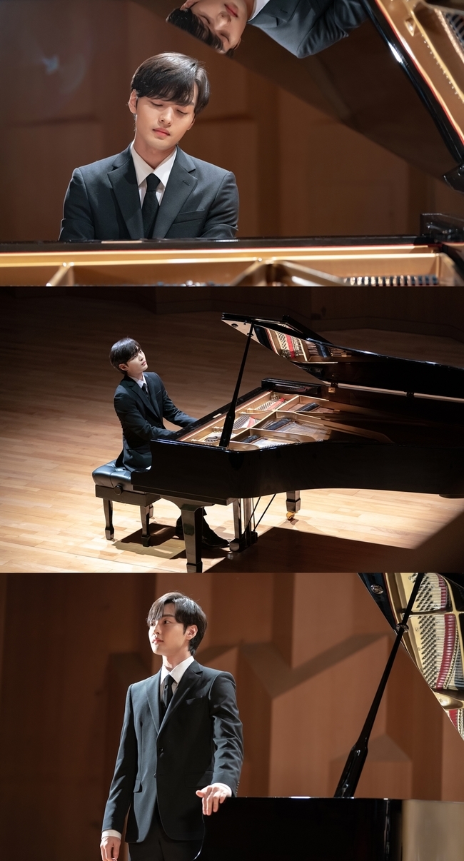 Do you like Brahms? Can Kim Min-jae piano play Park Eun-bin?Do you like SBS drama Brahms? (playplayed by Ryu Bo-ri/directed by Cho Young-min) unveiled Park Joon-yungs The Graduate concert, which will be played in thought of Chae Song-ah on October 20.Like Brahms leaves only the last story behind.In the last 15 episodes, Park Joon-yung (Kim Min-jae), who played Brahms for Park Eun-bin, and Chae Song-ahs The Graduate concert, which played a heartbreaking life with him, impressed him once again.Park Joon-yung, who didnt play Brahms, played Brahms, added a special meaning: here Park Joon-yung was a little more greedy.It is the Confessions of love to Chae Song-a along with his mind.These Confessions were a change in Park Joon-yung, who had never greeded for something, and added a deep echo because they were Confessions of Park Joon-yungs desire to be happy with Chae Song.In addition, Chae Song-a focused on the audiences attention on what answers he would give.Park Joon-yung in the public photos is playing solo on stage.Park Joon-yung, who is immersed in the performance, wonders about the beautiful piano melody he will play.After the performance, Park Joon-yungs gaze is somewhere.Whether there is a song, or whether the song hears Park Joon-yungs performance, raises questions.Park Joon-yung, who handed Music first rather than the previous words, painted the house theater with emotion.Park Joon-yung offered comfort to her favourite Music, so that Chae Song-a wouldnt have a depressing birthday.The variation of Wolkwang Sonata + Happy But Day, which was played at this time, collected a lot of topics after the broadcast. What kind of music will Park Joon-yung tell this time?Also, can Park Joon-yungs music reach the heart of Chae Song-a?Do you like Brahms? The production team said, This performance of Junyoungs The Graduate concert will be a scene to show Junyoungs heart thinking about Song and Junyoungs growth.All of the field staffs had to look at Kim Min-jaes Hot Summer Days, which put Jun Youngs feelings on the piano.Do you like Brahms, which will give you the echoes and emotions of the past? I hope you will watch the final session to the end.bak-beauty