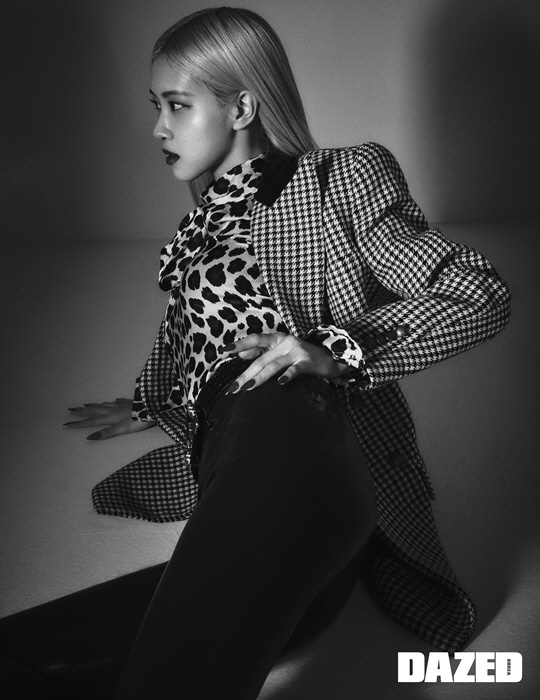 The magazine Daised, which presents original contents every month based on fashion and culture, released the official global Muse of Saint Laurent, BLACKPINK Rosé, through the November 2020 issue.Rosés passion, which he met about a week before the release of the girls new album, which rocked the former World, was great; even after 11 p.m. after filming, his Haru was not over.Now Im going to choreography practice, tomorrow I can start Haru a little late, so Im going to practice as soon as the shooting is done today.Rosé, who became one of the most loved girl groups on Earth in his fourth year of debut, said of his voice, which is loved by former World fans:Now, many people say, Its special with my voice, and I didnt think so until my debut, because my goal was to be a good singer rather than another singer.I didnt practice to make a certain tone or tone, so I think the assessment now seems to recognize my personality, so I come up with a great compliment.Meanwhile, Rosé, who made a relationship with the cover of Daised last fall, became the first official global museum in Korea for the pride of Paris fashion Live Laurent Saint Laurent from this year.He showed a perfect understanding and affection for the brand and creative director Antony Vaccarelo.I thought I knew about The Classic, but I didnt. I always learn again when I see Antonys clothes.I wonder how I can express this expression with latex material.There are a lot of color spectrums and patterns, and theres a story and a story that is Saint Laurents unique to the whole thing.The interview with BLACKPINK Rosés picture, which adds depth to the black of Saint Laurent, is recorded in the November issue of Daised and the official SNS such as homepage, Instagram and YouTube.