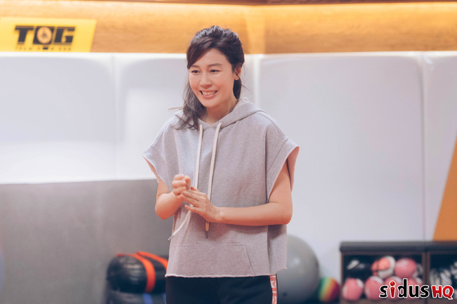 A very different atmosphere was captured by Actor Kim Ha-neul.Technique English Training: Kim Ha-neuls behind-the-scenes SteelSeries, which fell into Have Fun Improving Your Ski, was unveiled on October 21 in the JTBC Wall Street drama 18 Again (playplayplay by Kim Do-yeon, Ahn Eun-bin, Choi I-ryun/director Ha Byung-hoon).In the drama 18 Again, which aired on October 20th, a picture of Kim Ha-neul, who visited the martial arts center to act on Technique with his daughter, Roh Jin-eui, was drawn.Unlike the first class, which was full of motivation, it made me laugh with the affection and Shia that became more and more talented.In the behind-the-scenes SteelSeries, Kim Ha-neul is looking for the center in his training suit and is motivated to go to the center ahead of his first class, but he is looking at the martial arts with a worried look.In another SteelSeries, the eyes are completely different from the previous one, such as holding the wrist of the other person with a different eye and pressing the teeth and suppressing them.
