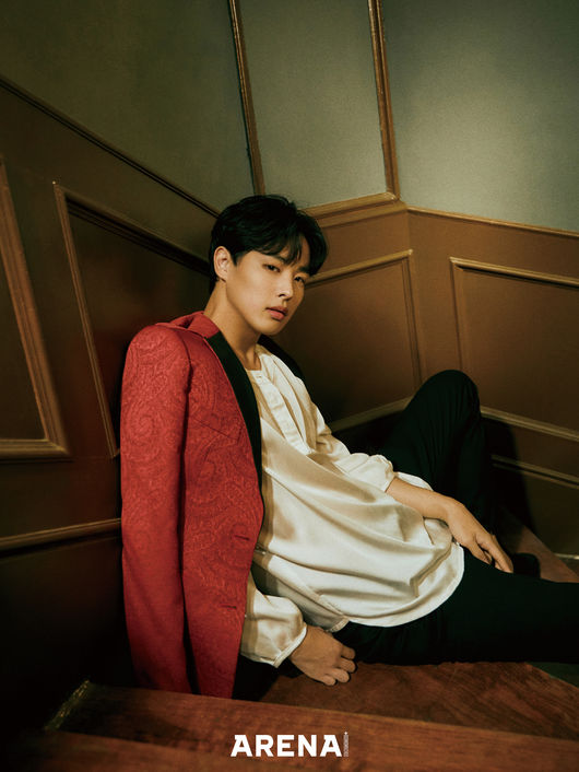 Interviews with pictorials from the group Victon (VICTON) han seung-woo and Choi Byung-chan have been released.The fashion magazine Arena released an interview with the Arena November issue picture with group Viktons Han Seung-woo and Choi Byung-chan on the 20th.The two people in the picture expressed the deepening romance of Autumn luxuriously.In the personal cut, the atmosphere of the alluring autumn man was completed, and in the joint cut, the perfect chemistry was boasted and the sensual and atmosphere picture was completed.From the sweater that matches the chilly autumn weather to the jacket of intense color and pattern, all the fittings were perfectly digested with solid physical and deep eyes and showed various charms.In a subsequent interview, Han Seung-woo said, The more I play the stage and the more I play music, the more I want to do better than anyone else and I want to go to the big stage. I think it will be a fire that does not go out. I expressed my aspirations.Choi Byung-chan, who has been a lively maker throughout the filming, said, I want to give pleasure and happiness to many people through my positive energy. Through the survival program, he said, I used to be weak and relying on my opponent.Victon broke his own record in the sound recordings and recordings through the single 2nd album Mayday in June. In July, he successfully held Ontact Live and showed solid growth.Han Seung-woo is showing his presence as an artist with his title song Sacrefice by releasing his solo album Fame in August, while Choi Byung-chan is continuing his upward trend with active activities, including challenging his first performance through JTBCs new mini-series Live On, which is scheduled to air in November.The interview with the pictures of Victons Han seung-woo and Choi Byung-chan, which are more mature and more anticipated in the future, can be found in the November issue of Arena.arena homme plus