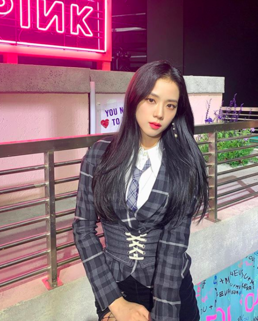 BLACKPINK JiSoo, Jimi Hendrix Kimmel Love Live! Appearance Lovesick girls Performance was fun Girls group BLACKPINK member JiSoo is collecting the Attention of global fans by radiating the pure beauty of the past.JiSoo posted several photos on his official SNS on the afternoon of the 21st and expressed his gratitude to his fans.BLACKPINK is the United States of America ABC program Jimi Hendrix Kimmel Love Live!And attracted viewers Attention with colorful performance and pleasant talk.JiSoo said, Jimi Hendrix Kimmel Love Live!Thank you for being with me, he said. I hope that lovesick girls performance was fun.On that day, JiSoo sat on stage and stared straight at the camera, drawing attention with a pure charm that he could show himself.The title song Lovesick Girls of THE ALBUM released on October 2 leads the overall atmosphere of the song with a sophisticated melody on the country-style guitar sound, and the powerful vocals of BLACKPINK are added to the subsequent retro sound, raising the fun of listening.JiSoo SNS