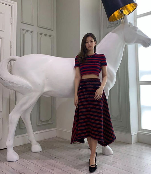 BLACKPINK MARBER Jenny Kim has been a hot and sexy charm and has been telling fans about her recent situation.Today, on the 21st, Jenny Kim uploaded a picture through a personal SNS: In the public photo, Jenny Kim poses in front of a white horse statue.In particular, Jenny Kim wears a two-piece with the same pattern that stands out in black and red, but despite wearing croppies, the waist without Choi Yong-soo attracts attention.I was surprised to see the waist line remain slightly in a slim body.On the other hand, the title song Lovesick Girls of BLACKPINKs first full-length album THE ALBUM, which includes Jenny Kim, is hotly loved as a song with a sophisticated melody on a country-style guitar sound.BLACKPINKs powerful vocals are added to the retro sound,Jennie KimSNS capture