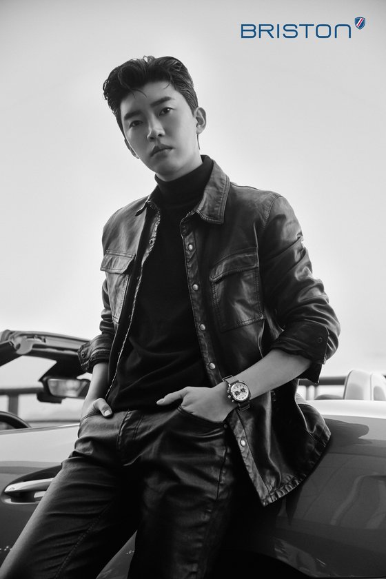 Im Young-woong, a hero with everything from boyish to masculine beauty France fashion watch BRISTON unveiled the AD cut with Singer Im Young-woong on the 22nd.In the released AD, Im Young-woong attracts attention by showing a variety of colors, from a distinctive bright and bright smile as well as deep eyes to charisma.A clean white shirt, a chic leather jacket, and a comfortable cardigan, all without a style that cant be digested.A brand official said, Im Young-woong was artisan in not only singing but also posing. Without a separate direction, we showed a variety of expressions and poses according to the atmosphere and costumes, and the headquarters in France also praised it asIt is a perfect watch model. He added, Through the good influence of Im Young-woong and various marketing activities, we have sincerely We will work hard to communicate and approach.