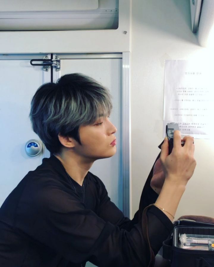 Jaejoong has delivered a warm and recent situation.Singer Jaejoong posted a picture on his instagram on October 22 with an article entitled Morning the country, Morning the Bianoning is so good.The photo shows Jaejoongs piece-like profile, his mouth sticking out as if he were focused, and his eyes catch his attention.kim myeong-mi