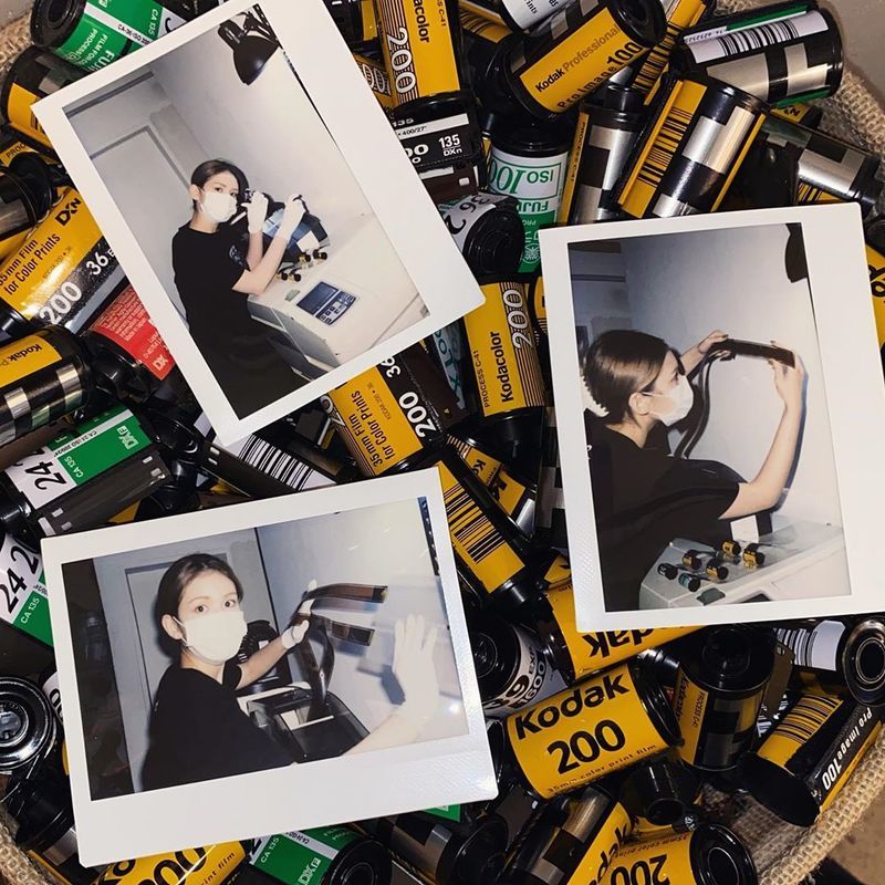 Jeon So-mi from girl group Ioai reported on the current situation.Jeon So-mi posted a photo on her Instagram account on October 22 with a camera emoji.In the open photo, Jeon So-mi is working on a photo film, especially with a serious look.Jeon So-mi made his debut as Io Ai on May 4, 2016.Yeji Lee