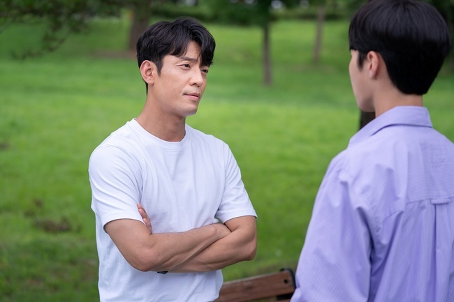 Do Do Sol Sol La Sol side Reversal story 19 years old Lee Jae-book reveals story that had to be hidden from IdentityLee Jae-book Kim Joo-heon shares secret secretKBS 2TV drama Do Do Sol Sol La Sol (directed by Kim Min-kyung/playplayplay by Oh Ji-young) captured the cool solo scene of Sun Woo-joon (Lee Jae-wook) and Cha Eun-seok (played by Kim Joo-heon) on October 22, ahead of the 6th broadcast.I wonder what the story of Sun Woo-joon, who is concerned about himself, and Cha Eun-seok, who learned that he is the only son of Sunwoo Foundation and high school 3,Do Do Sol Sol La Sol is a pleasant and exciting youth movement of Sun Woo-joon, who is properly caught up in his low world tension and the Infinite Positive pianist Gurara (Goas Boone) who has been caught up in a strange silver bull due to his lifes reversal.The two, who have been laughing and comforting each other in the last broadcast and are growing up their minds, burst into a thrilling potentiary with an ending that predicted a change in their relationship.But Sun Woo-joon said, Reversal storys 19 years old.The romance of the two people became unpredictable.In the meantime, the public photos show the unusual atmosphere of Sun Woo-joon and Cha Eun-seok, which stimulates curiosity.Sun Woo-joon was constantly wary of Cha Eun-seok, who is interested in himself hiding in Eunpo, and Sun Woo-joon, who seems to be hiding something.Above all, Cha Eun-seok is the only person who knows the real identity of the secretive Sunwoo Jun, so the meeting of the two men raises the curiosity.Unlike Sun Woo-joon, who has a hard-on look like hiding anxiety, Cha Eun-seoks smile, which feels relaxed, is also interesting.Sunwoo Jun, who tried to avoid the surrounding Cha Eun-seok as best as possible, is curious about the conversation between the two men who met alone without knowing why he visited him.The two men who built the invisible wall will ironically break down the wall a little bit with Sun Woo-joons secret, said Do Do Do Sol Sol La Sol, the production team. In the sixth episode, Sun Woo-joons story of his own identity was revealed.Watch what his secrets will be a factor in the change in his relationship with Gurara.bak-beauty