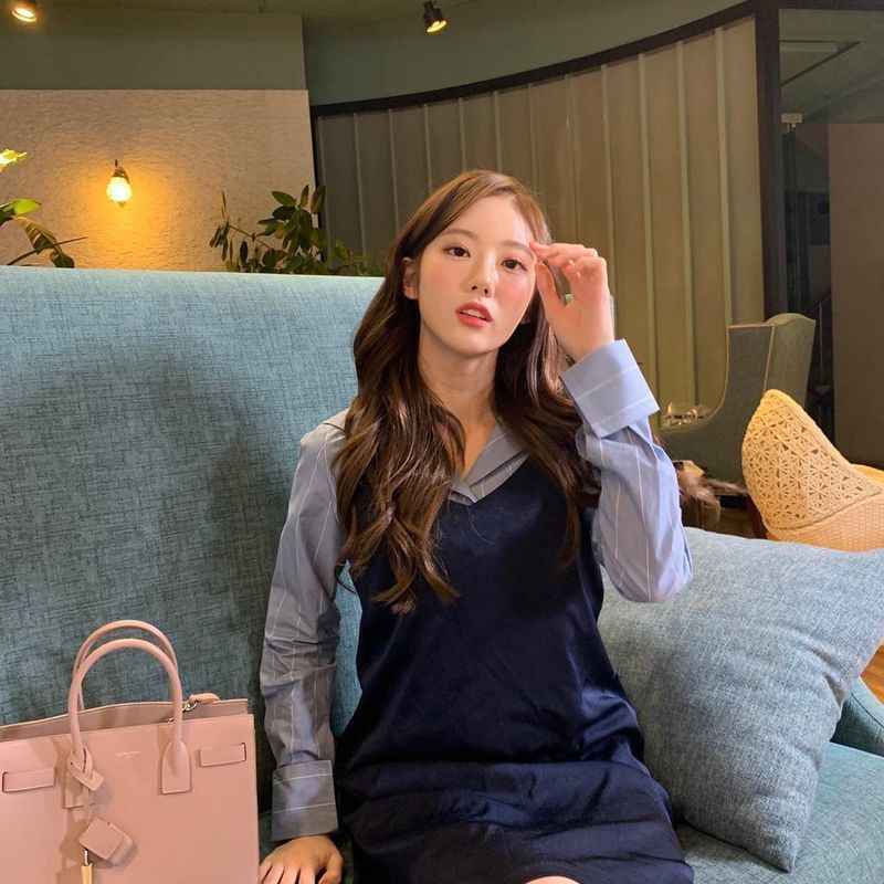 WJSN LUDA has encouraged Two-Face Should catch the premièreLUDA posted on his instagram on October 22: 10:45pm,kbs2 #Two-Face.The LUDA in the picture is sitting in a pleasant room. The long wave head is innocent. It seems to be a momentary capture, but the beauty that is not disturbed at all catches the eye.The netizens responded How beautiful, I am expecting, I am going to do well and I will try to catch the premiere.