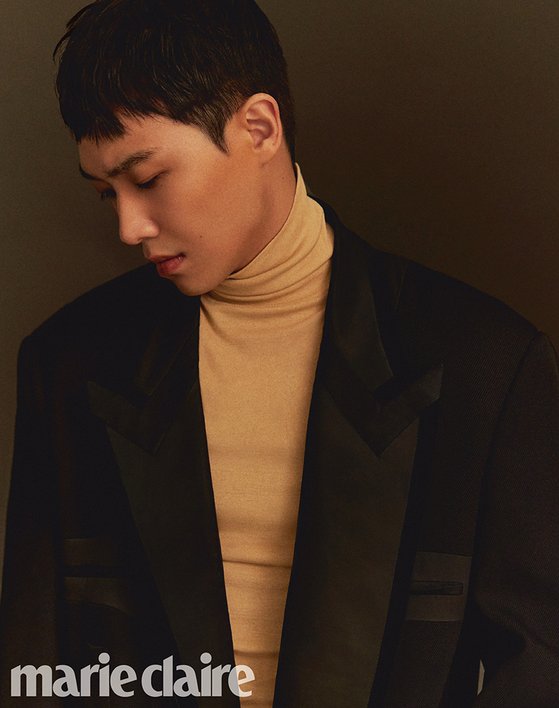 Actor Lee Joons autumn-influenced pictorial has been unveiled.This picture, which was released through the fashion magazine Marie Claire November, attracts attention with the calm styling of the seasonal feeling and the natural mood of Lee Joon.Lee Joon in the open photo is staring at the lens by matching the leather suit.In another photo, Lee Joon exuded the allure by digesting beige toned turtlenecks and black jackets, while in the other cut, he completed the Autumn Man in a soft atmosphere with brown toned knits.Lee Joon recently confirmed his appearance on Netflix OLizynal series Goyos Sea.Lee Joon plays the role of chief engineer Ryu Tae-seok, and shares with Bae Doo-na.In this interview, Lee Joon talked about the attitude of working on a new work.Fortunately, I am interested in the universe, he said of the work that unfolds in the unfamiliar background of the moon.I am in awe that no one dares to know the end of it. Lee Joon, who did not put the script in his hand during the interview, said, When I am in a work, I should be the person who knows the character I act best.I think about the person at every moment, immerse, dig in, and try to embody. I want to be a true actor who is really difficult but who does not act without a lie, he said.More pictorial and interview specialties from Lee Joon can be found on the Marie Claire November and on the official website.On the other hand, the Netflix OLizynal series Goyos Sea is a story of elite members who go to the research base abandoned on the moon in the background of the future Earth, which is devastated by the depletion of essential resources.Actor Jung Woo-sung has become a hot topic since he turned into a producer, and Lee Joon is also attracting attention as a return to the world.