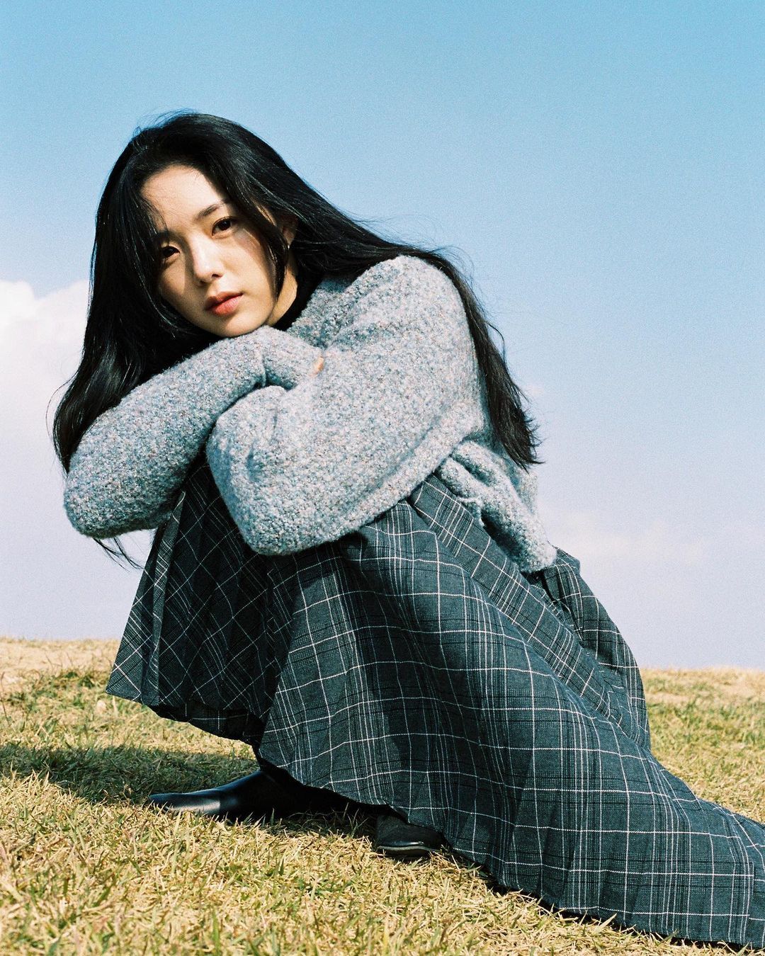 Chae Soo-bin posted photos of his recent situation through his Instagram account on the 24th.In the photo, Chae Soo Bin, who matches a checkered skirt and a red cardigan, is posing in the background of the scenery where the autumn atmosphere stands out.In the close-up photo, Chae Soo-bin is attracting attention because he emits a flawless pure beauty.On the other hand, Chae Soo Bin will be on stage for the Play Henry Grandpa and I from December 3.
