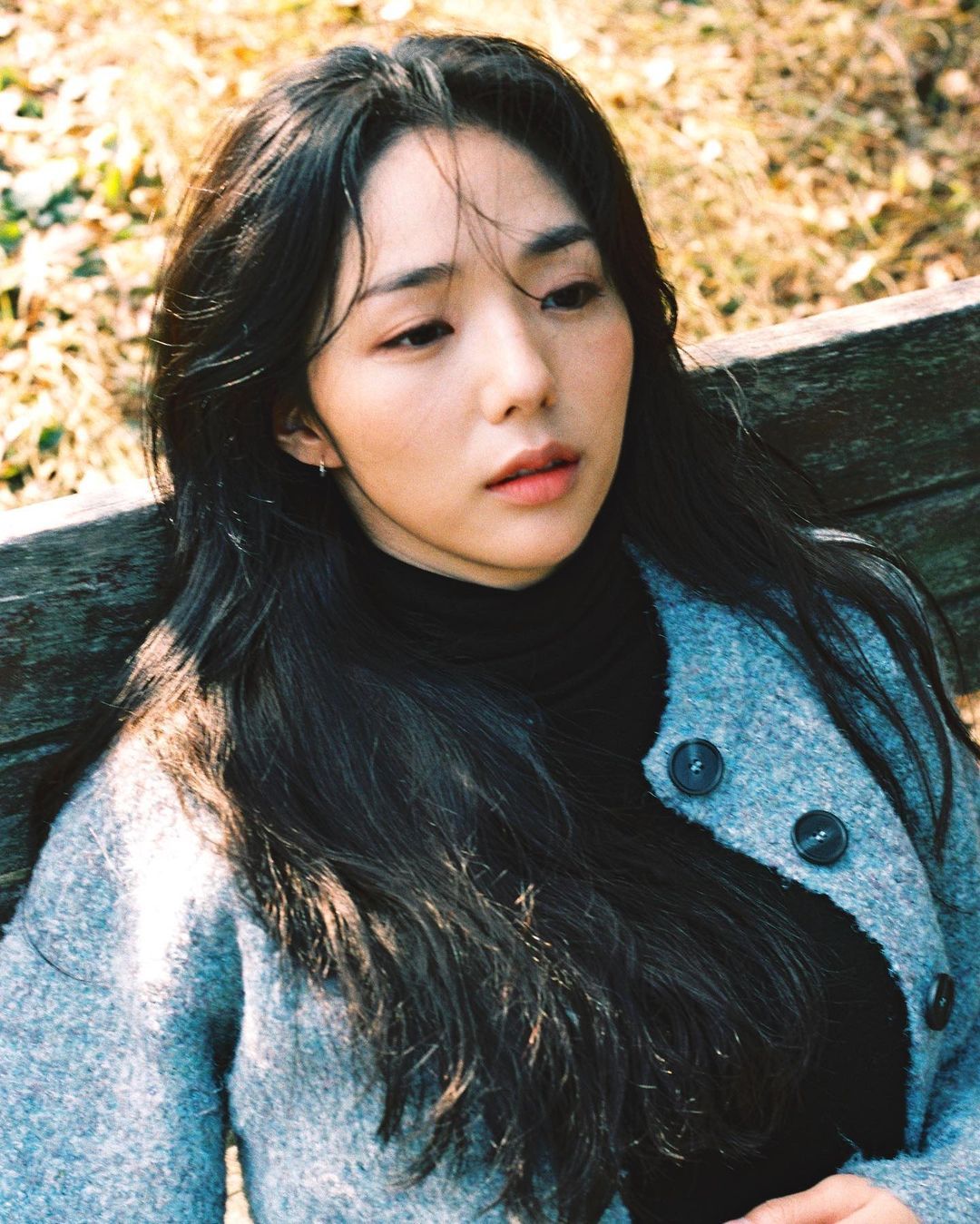 Chae Soo-bin posted photos of his recent situation through his Instagram account on the 24th.In the photo, Chae Soo Bin, who matches a checkered skirt and a red cardigan, is posing in the background of the scenery where the autumn atmosphere stands out.In the close-up photo, Chae Soo-bin is attracting attention because he emits a flawless pure beauty.On the other hand, Chae Soo Bin will be on stage for the Play Henry Grandpa and I from December 3.