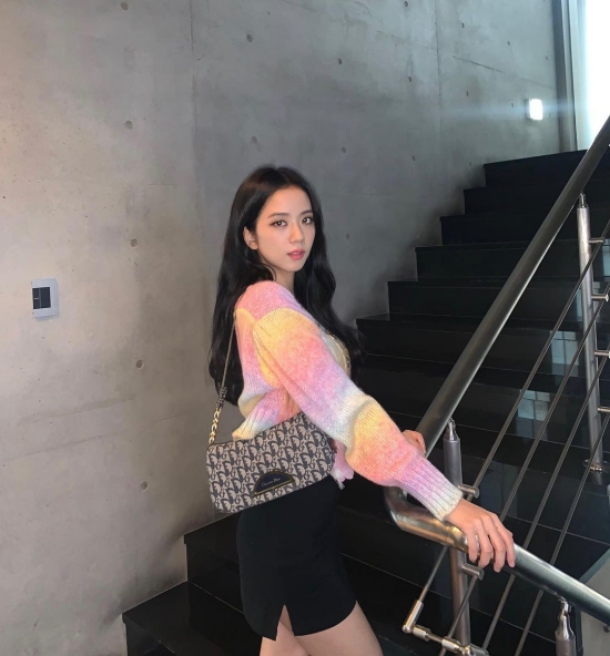 Saturday, a good day to meet Goddess #BLACKPINK #JiSoo BLACKPINK Ji Soos visuals attract Eye-catchingOn the 24th, BLACKPINK Ji Soo posted a number of photos on his sns.In the photo, Ji Soo poses in various ways; his dazzling beauty was enough to attract the attention of BLACKPINK fans and netizens.Meanwhile, BLACKPINK appeared on ABCs Good Morning America which aired on the morning of the 21st (local time) and attracted Eye-catching.BLACKPINK, who has written new records on various global charts, expressed his gratitude to the audience for the outstanding achievements of this broadcast, saying, Love and support sent by fans means everything to us.BLACKPINK has emerged as the center of the topic since its recent release of its first full-length album THE ALBUM in four years.They are in second place in both the first week of release on the US Billboard 200 and the UK Official Albums chart, and are writing a new history for the K-pop girl group.1 Video and new media brand of entertainment media.