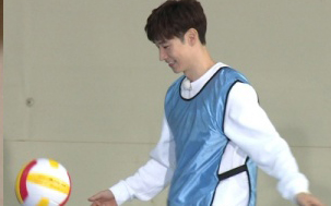 SBS Running Man, which will be broadcast today (25th), will be decorated with The Swindlers vs. The Swindlers: Faceless Slaughter King Race, and actor Lee Je-hoon will be on the show and become an all-round fraud character, radiating full energy and enthusiasm.Lee Je-hoon had been a hot topic in the pool since his appearance in Running Man in the past, but he had been punished by losing at Race and performing mud penalties.Lee Je-hoon, who visited Running Man in four years, said, I came out to do my previous desire.The Swindlers led the situation drama with disassembly, and in the mission of finding the authentic ceramics buried in the soil, it surprised everyone in the field with the immersion of the actual soil taste.In the Love Anquet mission, which meets the love psychology of men in their 20s and 30s, they unveiled the winning method that frees the hearts of angry women Friend and became the Sweet Nam in this era. In the team footwear mission, they showed the charm of reversal with powerful athletic skills opposite to the sweet figure.He also showed off his enthusiastic Murder, She Wrote skills and became an all-around fraud character with all the artistic X motor skills X Murder, She Wrote.Actor Lee Je-hoon and Lim Won-hees various attractions, The Swindlers vs. The Swindlers: Faceless Sneaking King Race, can be seen at Running Man, which airs at 5 pm this afternoon.Photos