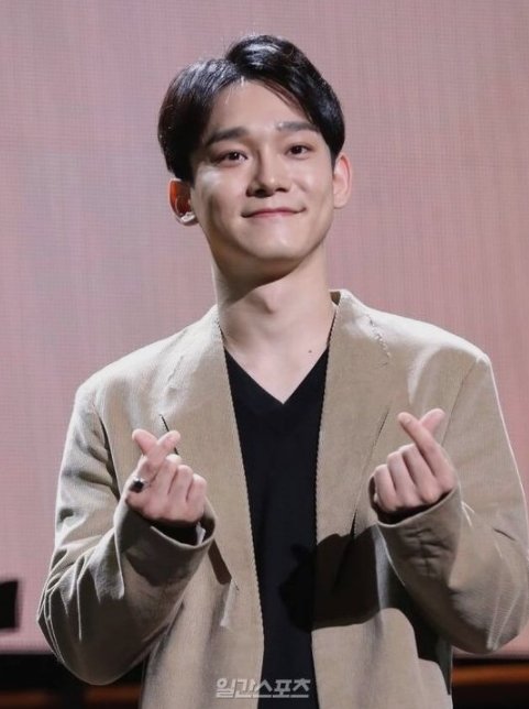 Group EXO Chen (Kim Jong-dae, 28) begins his service as Army.Chen enters the Army Training Center on Wednesday, receives basic military training and then serves as Active Duty; SM Entertainment decided to keep the time of the entrance and the location private.XiuminEXO D.O., Suho, followed by the fourth member of EXO to fulfill his military service obligations.Xiumin and EXO D.O. are active duty, and Suho is a social worker and is in alternative service.Before Enlisted, Chen said, I will do my duty to my body and mind so that I can greet you with a more grown appearance during my service. I hope you will be as beautiful and healthy as you are now.I always thank you and love you. Chen, who was born in 1992, made his debut as EXO in 2012 and hit songs such as Rug, Wolf and Fox and Kokobab.He also worked as a unit EXO - Chen Bagshi with Baek Hyun and Xiumin. In April of last year, he released his first solo album April, and Flower in seven years.In January, the news of marriage and pregnancy was announced at the same time.