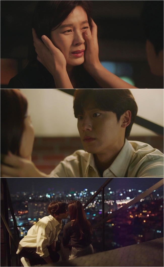 A second of Kim Ha-neul and Lee Do-hyuns kiss was captured.JTBCs monthly drama 18 Again (playplayed by Kim Do-yeon, Ahn Eun-bin, Choi I-ryun/directed by Ha Byung-hoon) released a preview video ahead of the 11th broadcast on October 26.In the last broadcast, Hong Dae-young (Yoon Sang-hyun/Lee Do-hyun) ran for him, working on his deep longing for Jeong Friendly (Kim Ha-neul).However, Daeyoung could not approach any more after seeing the ideal type interview of Ye Ji-hoon (Wi Ha-joon), who makes Friendly come to mind, and Friendly smiling brightly in front of Ji-hoon.In the end, Daeyoung turned bitterly and made his heart feel good.Lee Do-hyun in the preliminary video released among them raises interest by warning Wi Ha-joon.Lee Do-hyun, who did not watch Wi Ha-joon, who smiled with a friendly eye and smile at Kim Ha-neul, suddenly fired at Wi Ha-joon, Do not you do it to all women? And then showed a cold eye and tension at the same time.Above all, Kim Ha-neul and Lee Do-hyuns kissing one second ending raises the heart rate vertically.Kim Ha-neul, who can not answer the question of whether he regrets divorce during the live broadcast of the divorce program, and Lee Do-hyun, who was watching it.Kim Ha-neul, who faced Lee Do-hyun and Ajit, said, Why are you here now? I waited.Lee Do-hyun carefully wipes Kim Ha-neuls tears and approaches as if to kiss them, raising the heart rate of those who see it at once.