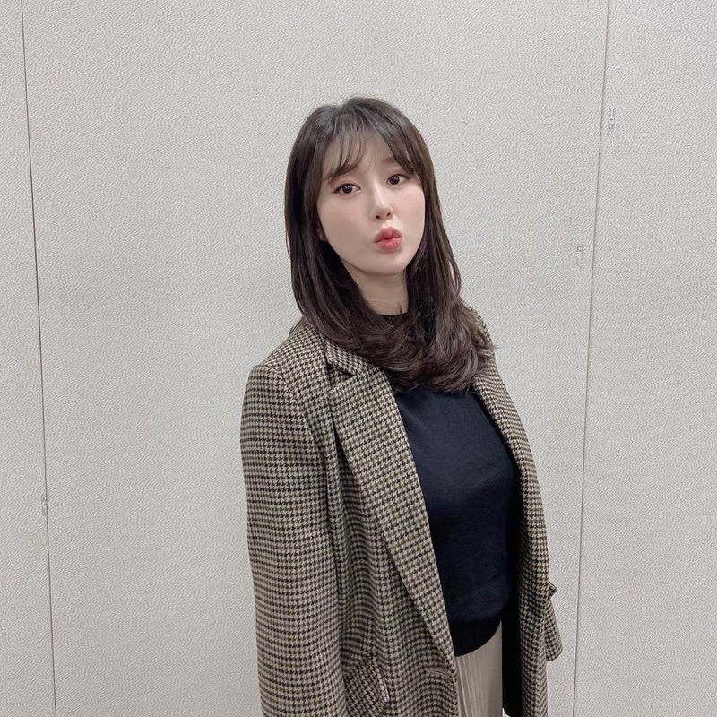 Butterfly boasted a growing number of beautiful looks.Singer Butterfly posted a picture on his Instagram on October 26 with an article entitled I enjoyed guerrilla concert today.The photo shows Butterfly wearing a checkered jacket, with a clean vibe and while Beautiful lookies catching the eye.kim myeong-mi