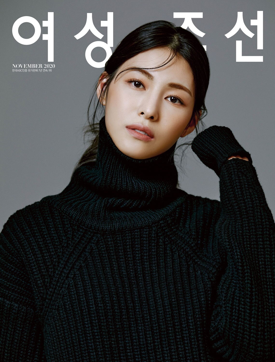 Actor Kim Jung-hwa accessorised the womens paper cover with an elegant and chic charm.On the 27th, Salt Entertainment, a subsidiary company, released several pictures of Kim Jung-hwas November issue with the womens magazine Chosun Broadcasting Company.Kim Jung-hwa in the public photo is wearing a black knit turtleneck and captivating the eye with chic eyes toward the camera.In another photo, you can enjoy your eyes by digesting various bourgeois chic looks such as a leather trench coat, a velvet jumpsuit, a pleat dress and a leather belt.In an interview after the filming, Kim Jung-hwa mentioned the Agnez Mo he met in 2009 and said, I was just backing Agnez Mo.I graduated from the school with an Actor, and my diploma came to me as a parent. I was so sad. And when asked about the source of harmony, he said, I was unstable in my 20s, and I became marriage to a young Age called thirty, and it was only when I became comfortable.I feel like I have a fence in my life, he said. There are a lot of things to do, but I think it is why I want to enjoy everything. On the other hand, Kim Jung-hwas more pictures and interviews can be found in the November issue of Chosun Broadcasting Company, and the movie Ensemble, which he starred as Hye Young, will be released on November 5th.