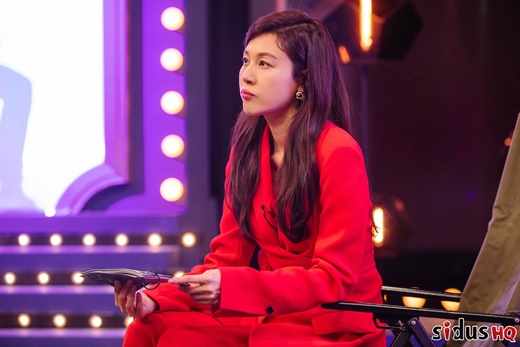 Actor Kim Ha-neul has always flaunted her beautiful visuals.Kim Ha-neuls agency, Cyders HQ, released the back of Kim Ha-neuls Crime Chief JTBC drama 18 Again (playplayplay by Kim Do-yeon, Ahn Eun-bin, Choi I-ryun, directed by Ha Byung-hoon) on the 27th.Kim Ha-neul drew attention with his unique charm of chic and loving.Kim Ha-neul in the public behind-the-scenes SteelSeries is making a clear smile that is always feeling better, and it makes people who add chic charm to black chiffon blouses.Another SteelSeries features Kim Ha-neul, who plays MC for the divorce program.Unlike the proud and professional broadcasts, the behind-the-scenes scenes are caught in the air, which is a cute figure, such as a picture of a ball sitting on a chair and a resting figure, and a smile on the cue sheet.This chic and lovelyness at the same time, the unique charm is released at the same time, and it is always stimulating the viewers desire to watch with beautiful visuals without any boredom.Meanwhile, 18 Again is broadcast every Monday and Tuesday at 9:30 pm.