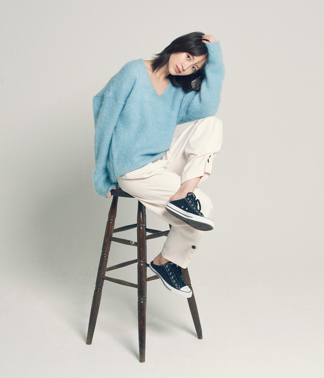 Actor Seo Ji-hye has released a new profile photo that emits innocence and allure.Eat Just Entertainment, a subsidiary company, attracted attention by releasing a photo of a new figure of Seo Ji-hye on October 27th.In the open photo, Seo Ji-hye has a dreamy atmosphere with beautiful yet more sophisticated and mature beautiful looks with her recently transformed hair.She appeals to her own atmosphere by showing her innocent visuals that match the nickname of the first love visual of the people and the alluring beauty that is reversed with her.Seo Ji-hye, who has a variety of poses including a simple white and black look with a natural makeup with little makeup, and a variety of poses including an elegant pose that seems to dance, and filled with photos with her own colors, completes a picture-like cut every cut and shows more attention.This work with Ahn Joo-young photographer led her unique atmosphere and gave her perfect breathing.Seo Ji-hye, who first appeared on the show through Channel A Heart Signal Season 1 in 2017, signed an exclusive contract with Eat Just Entertainment last month and started his full-scale actor activities.kim myeong-mi