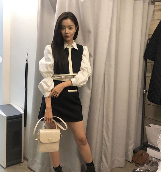Actress Han Sun-hwa from the girl group The Secret has been in a recent situation with more beautiful looks.On the 27th, Han Sun-hwa, a singer and actor, posted several photos through personal SNS.In the public photos, Han Sun-hwa poses with a shining visual with milky skins.Especially, I caught the attention of fans by showing off the beautiful look which was more watered with the errorless attention.On the other hand, Han Sun-hwa has been disassembled as a flexible stock in SBS Golden Dragon Convenience Store Morning Star which last August, and confirmed JTBCs new drama Undercover which is about to be broadcast next year.It depicts the story of an Ahn Gi-bu, who has been hiding his identity for a long time, and a human rights lawyer who became the first airborne chief for justice.Han Sun-hwa SNS capture