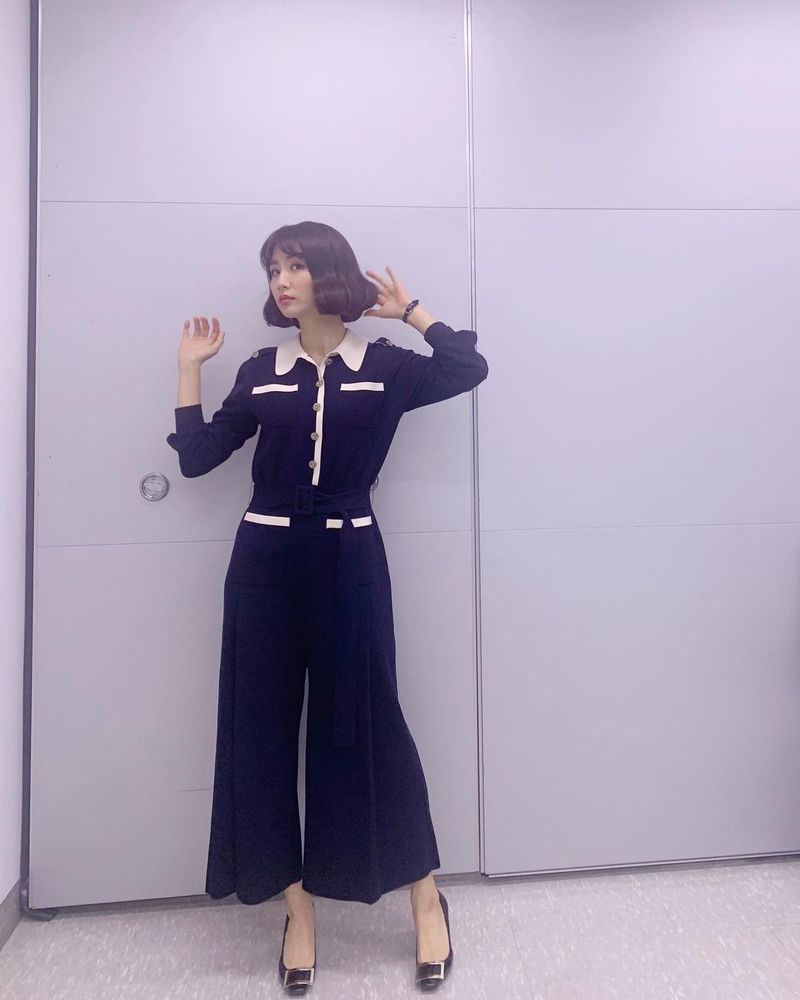 Actor Park Ha-sun has launched a Daughter-in-law promotion.Park Ha-sun posted on his instagram on October 28th, Chocolate buns head! Sves & Kakao entertainment two baths to promote the drama Daughter-in-law!What is it? he wrote.Park Ha-sun in the photo is taking various poses with the head of Chocolate buns, the trademark of the main character in the webtoon Daughter-in-law.In particular, Park Ha-sun attracted attention by boasting an amazing synchro rate with Min Sarin, the main character of Daughter-in-law in Webtoon.