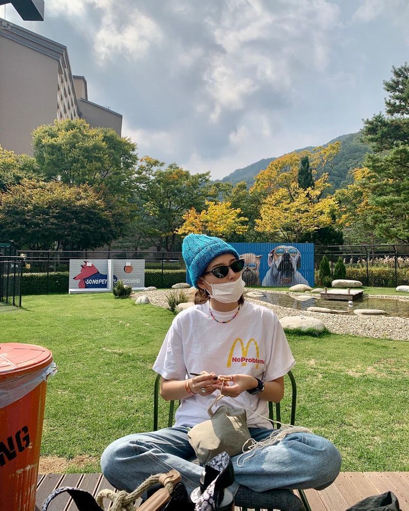 Singer and Actor Kim Jae-kyung has released the latest news through SNS.Kim Jae-kyung posted several photos on his social media on October 28.Kim Jae-kyung in the photo showed her knitting; Kim Jae-kyung showed off her outstanding fashion sense by wearing blue beanies and sunglasses.Meanwhile Kim Jae-kyung appeared in the SBS drama I Love You in the First Sight, which ended in 2019.jang hee-soo