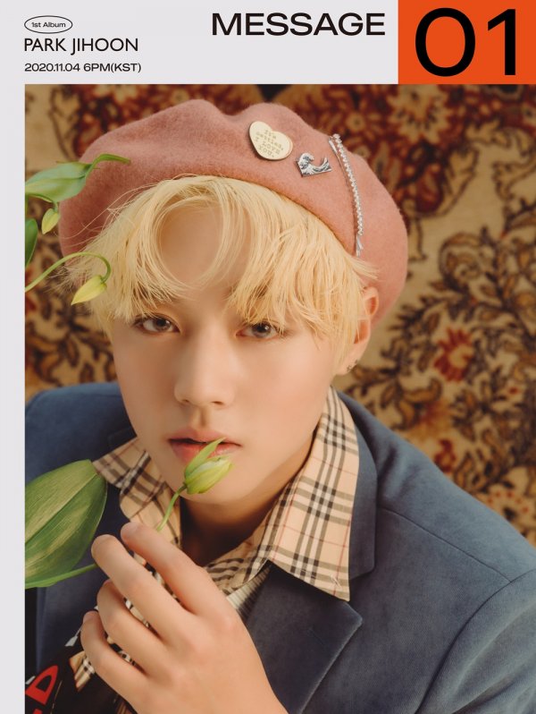 Singer Park Jihoon showed Fairy pitta visuals with a different charm.Park Jihoon posted two second concept photos of the first music album MESSAGE (message) on the official SNS at 0:00 on the 28th.Park Jihoon in the public image focuses his attention on a dreamy yet understated chic look.The blonde visuals of Park Jihoon, contrasted with red color, are thrilling.In another photo, a more dandy mood is emphasized and attracts attention.Park Jihoons perfect visuals and eyes that are blended with the costume concept that fits the season of autumn add to the question of what message Park Jihoon will convey through his first music album.It also attracts attention by adding adorableness to beret styling.Park Jihoons first music album MESSAGE will be available on various music sites at 6 pm on November 4th.